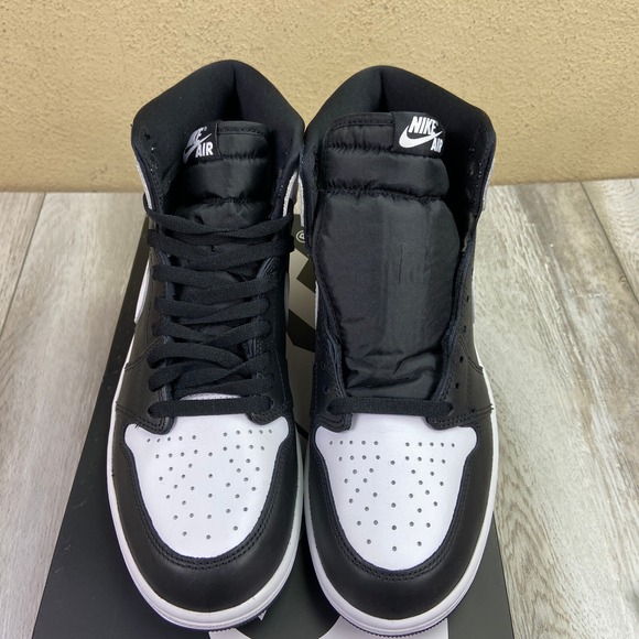 Nike Air Jordan 1 Retro High OG Shoes Mens 10.5 Black White Men DZ5485-010 NEW - Picture 4 of 15